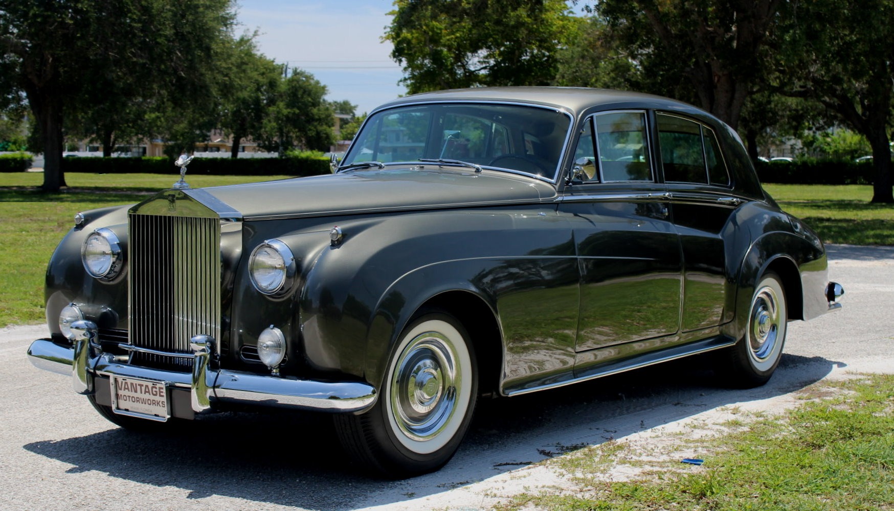1961 Rolls Royce Silver Cloud Is The Perfect Limo